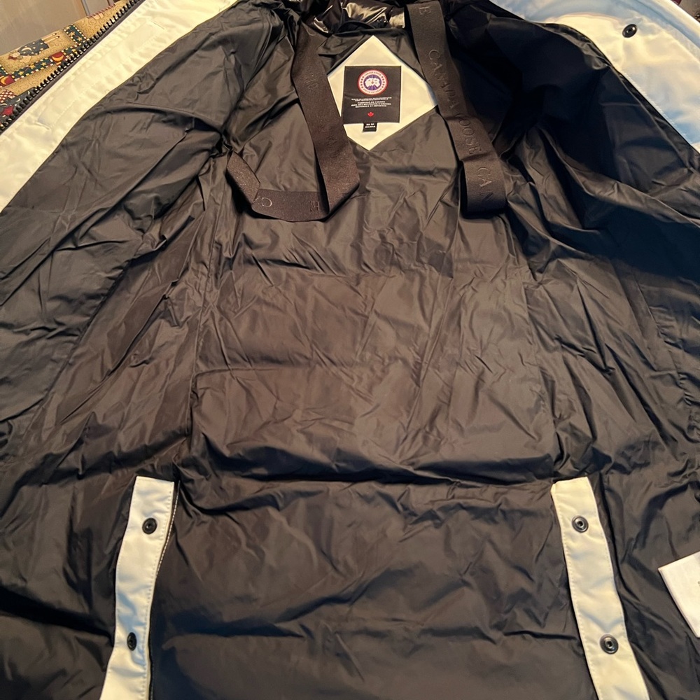 Canada Goose Shelburne Women's White Puffer Coat - Picture 14 of 15